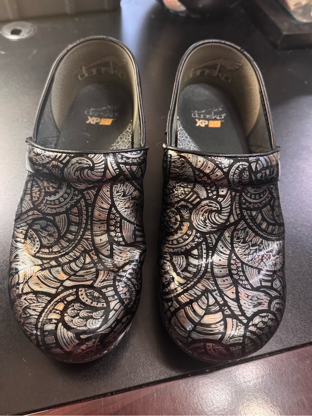 Dansko XP 2.0 Fossilized Patent Clog Womens Size 40 Size 9.-9.5